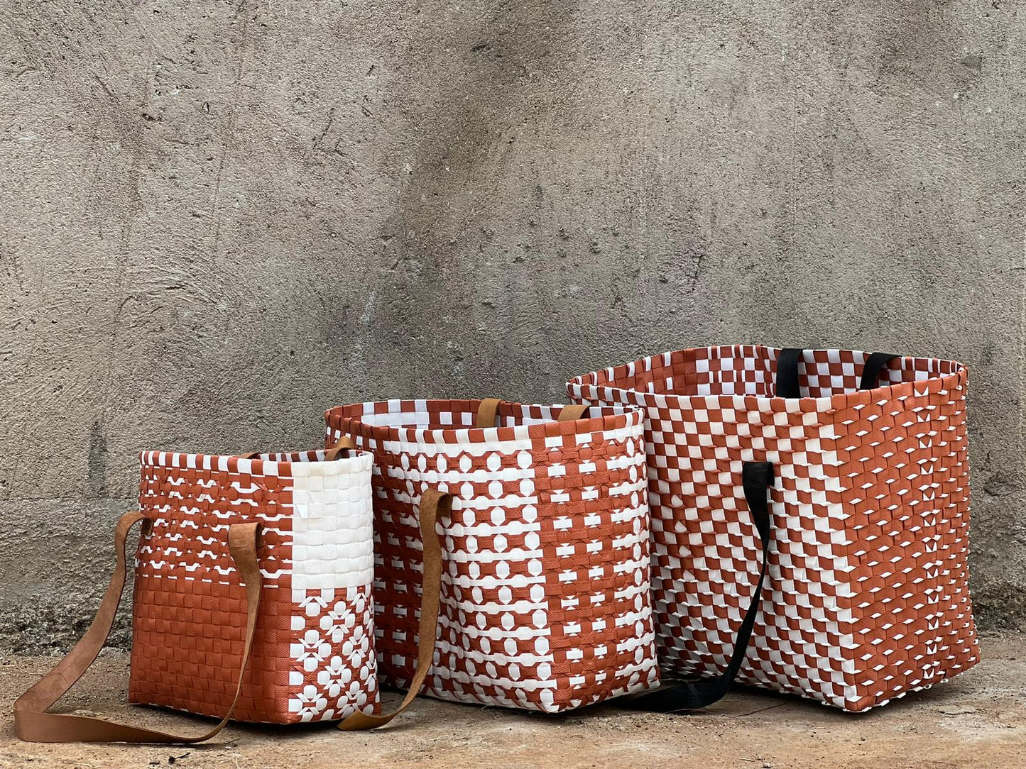Sanyu Rising - unique basket with leather handles (rust/white)