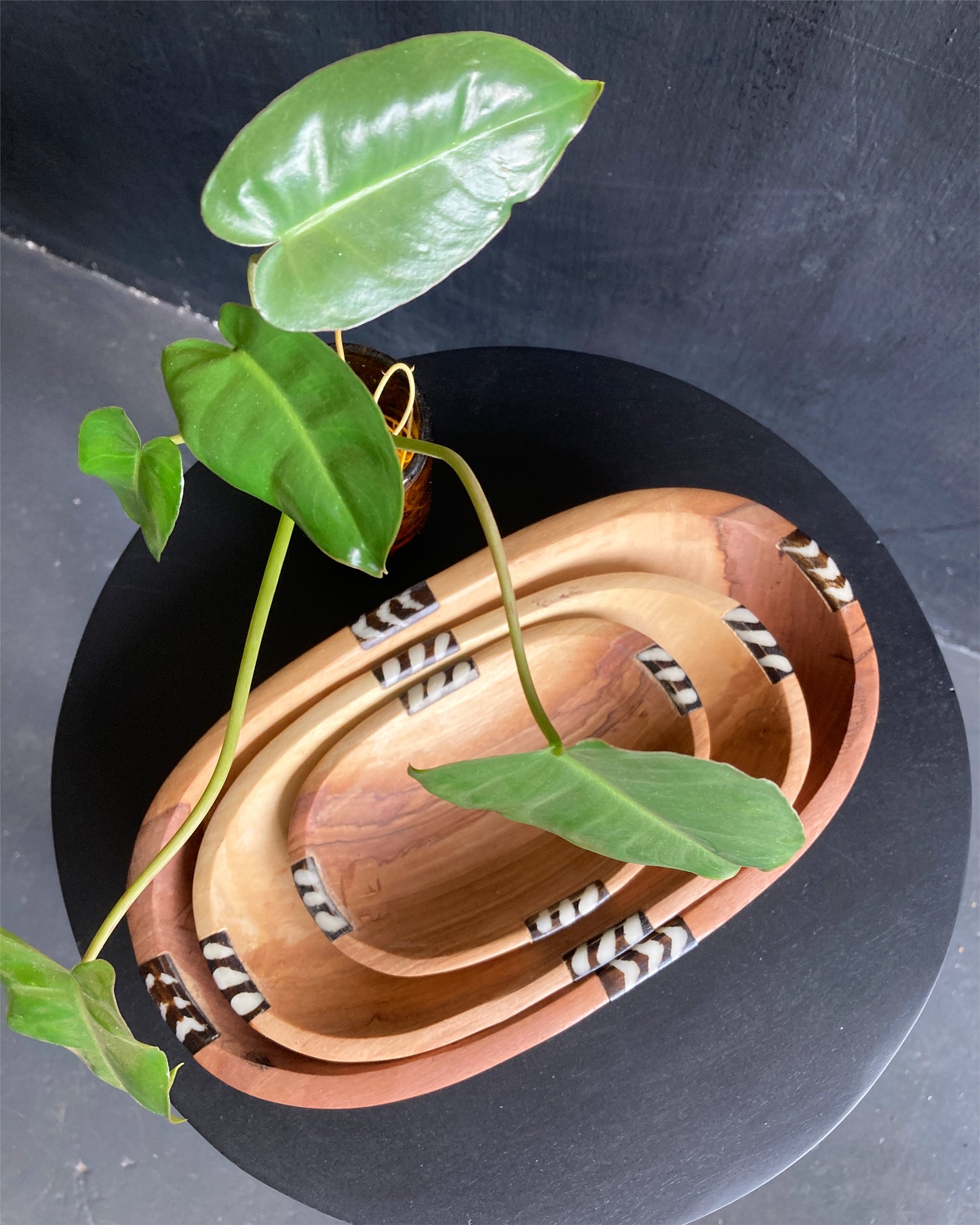 Oval nesting tray set - trio with black & white inlay design