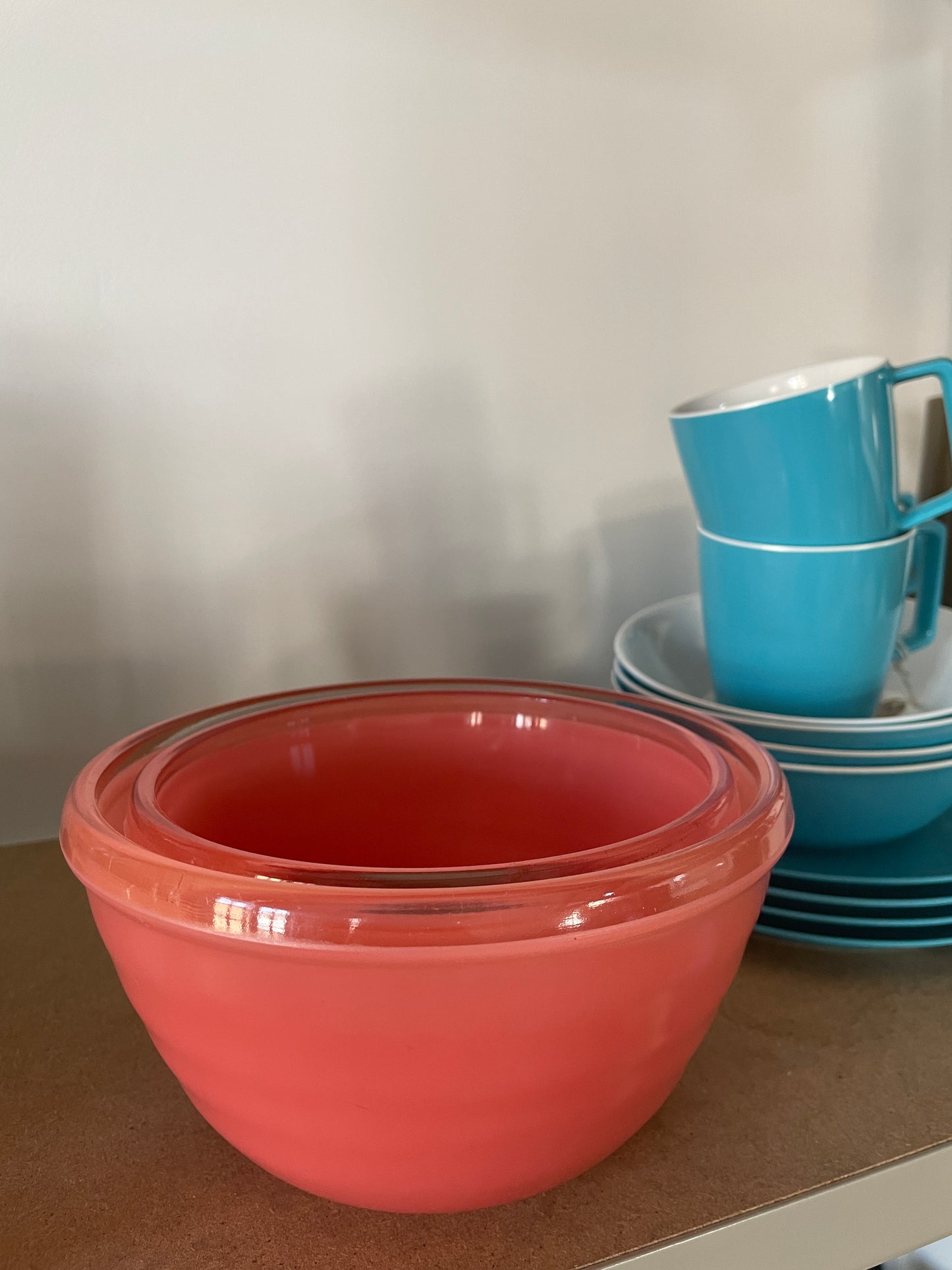Pyrex - set of vintage mixing bowls (coral pink)
