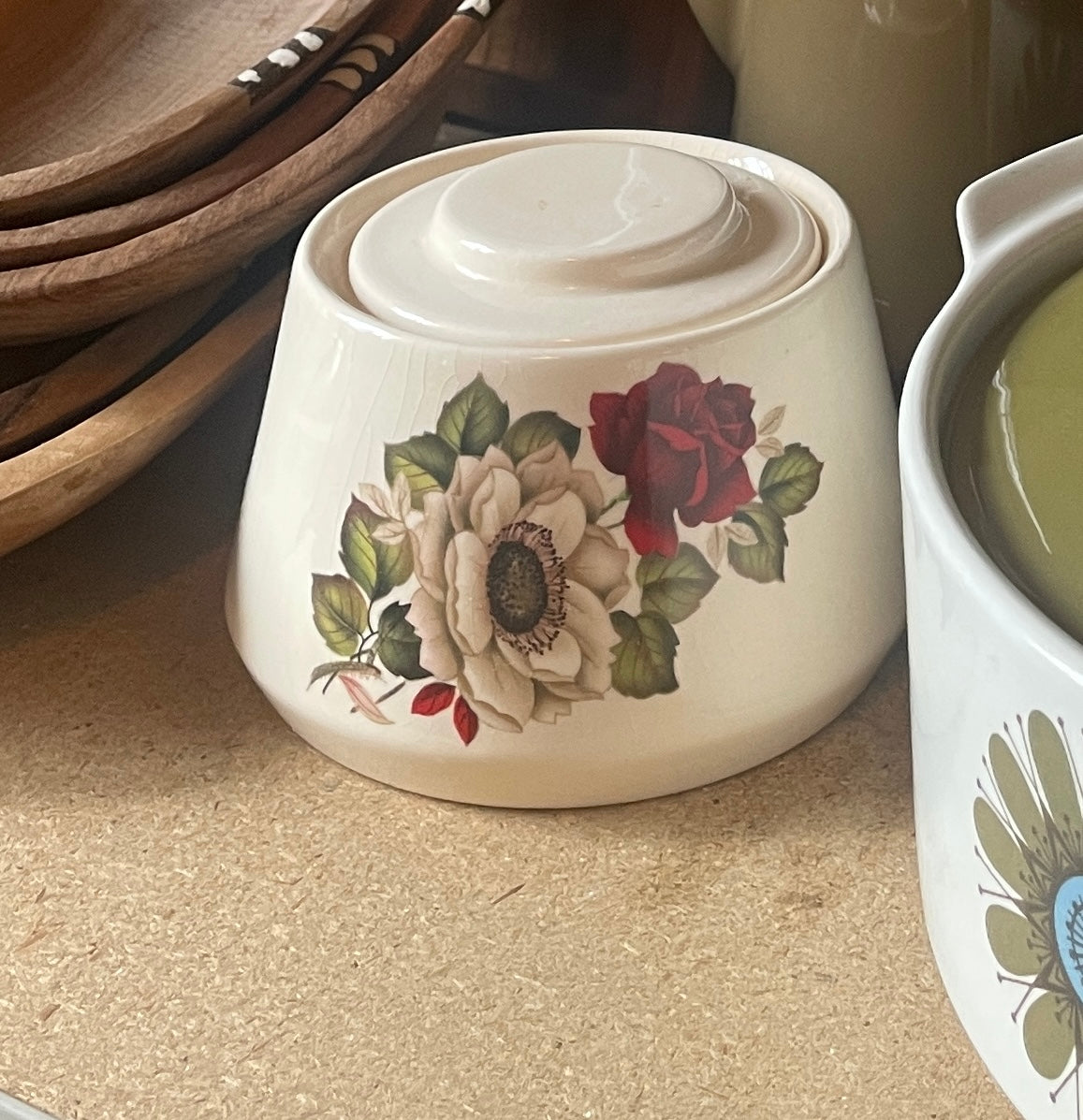 Sugar bowl with floral pattern